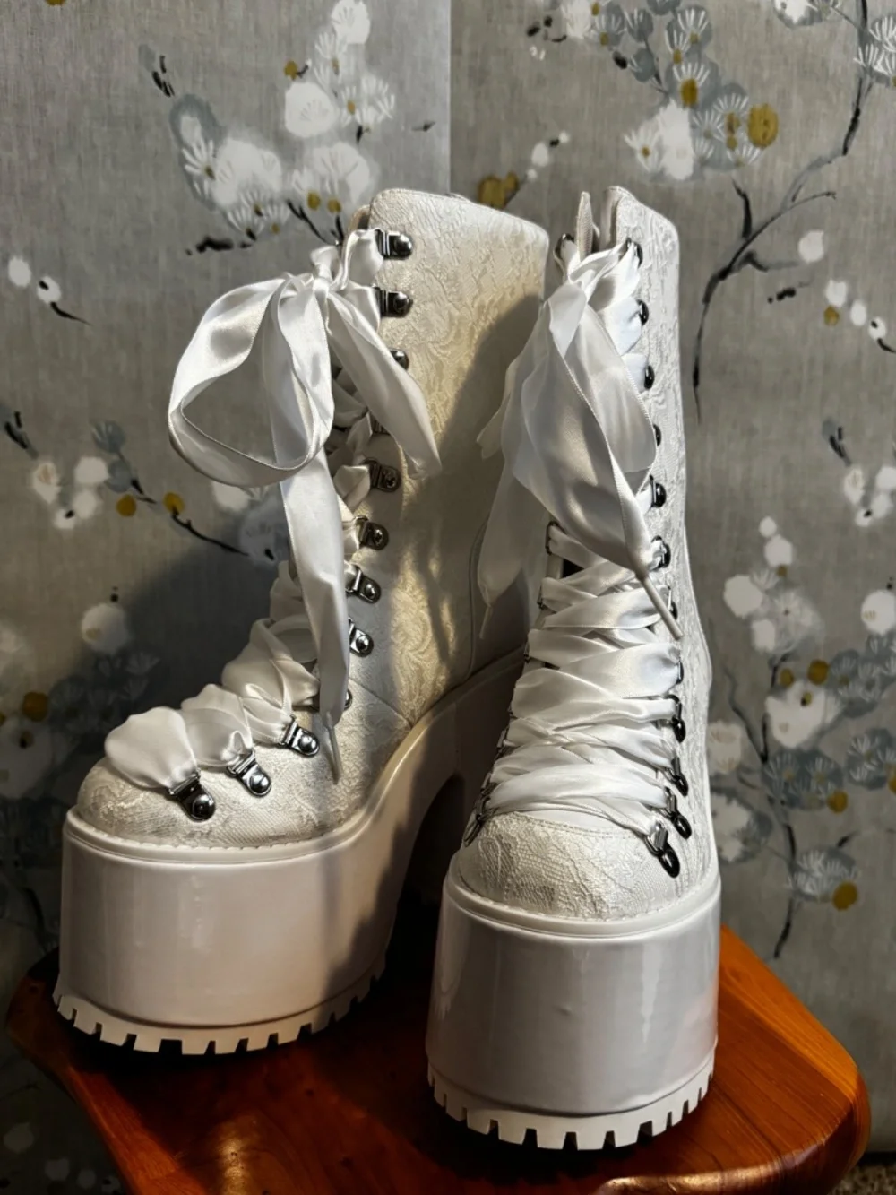 YRU Ribbons and Lace Absinthe Platforms White Size 7